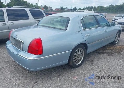 2006 Lincoln Town Car Signature Limited из США, поврежденный, VIN 1LNHM82V36Y647982